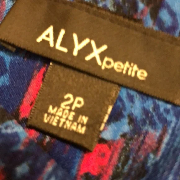 Ladies dress, Size 2 Petite. - Picture 6 of 7